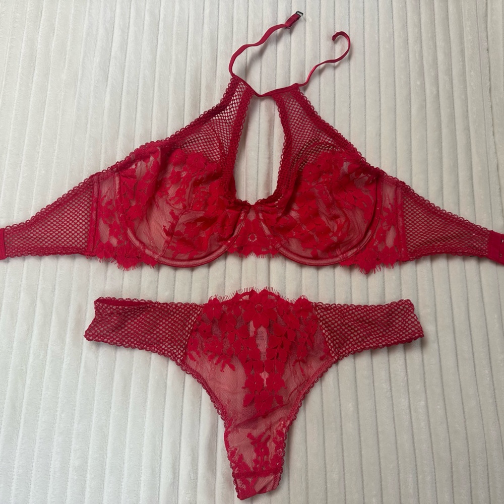 Victoria's Secret Dream Angels Unlined Demi Lace Bra Set